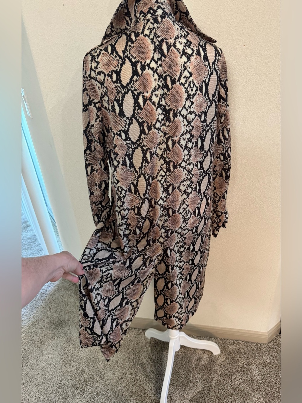 Lulu's Taupe Snake-Print Long Robe - Picture 6 of 8